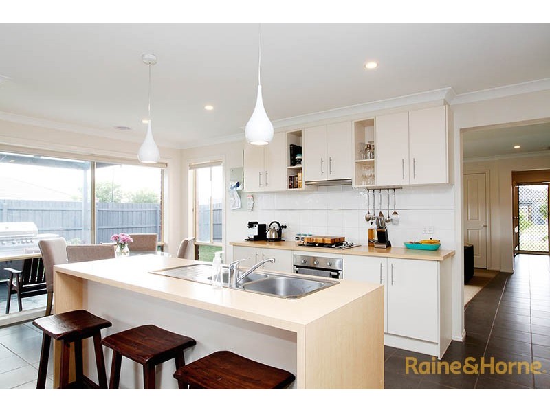 29 Phoenix Avenue, Cranbourne VIC 3977