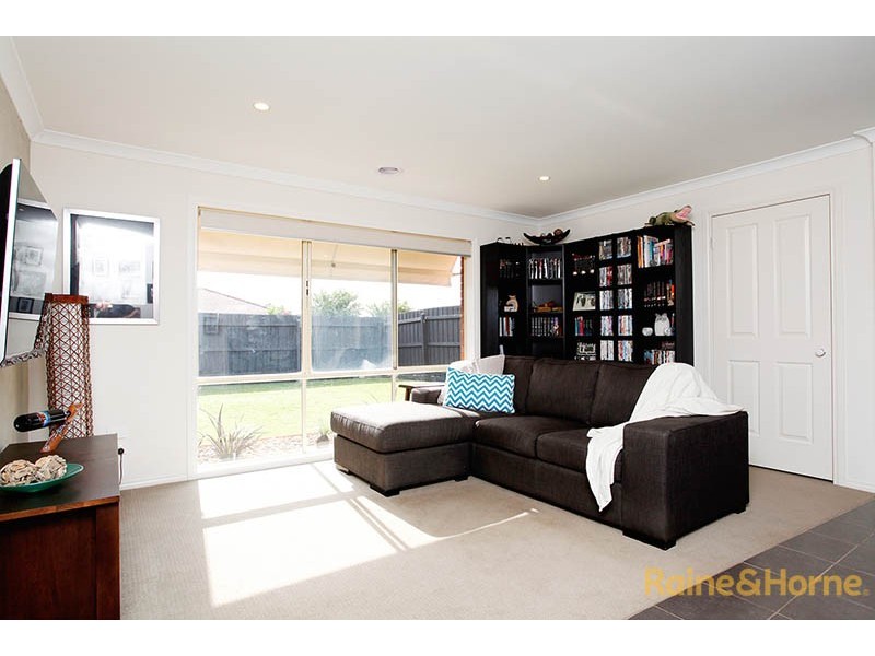 29 Phoenix Avenue, Cranbourne VIC 3977