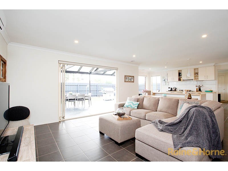 29 Phoenix Avenue, Cranbourne VIC 3977