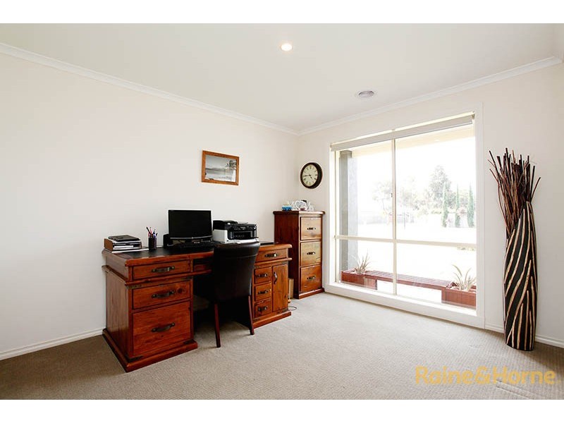 29 Phoenix Avenue, Cranbourne VIC 3977