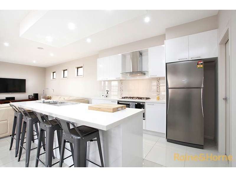 52 Linden Tree Way, Cranbourne North VIC 3977