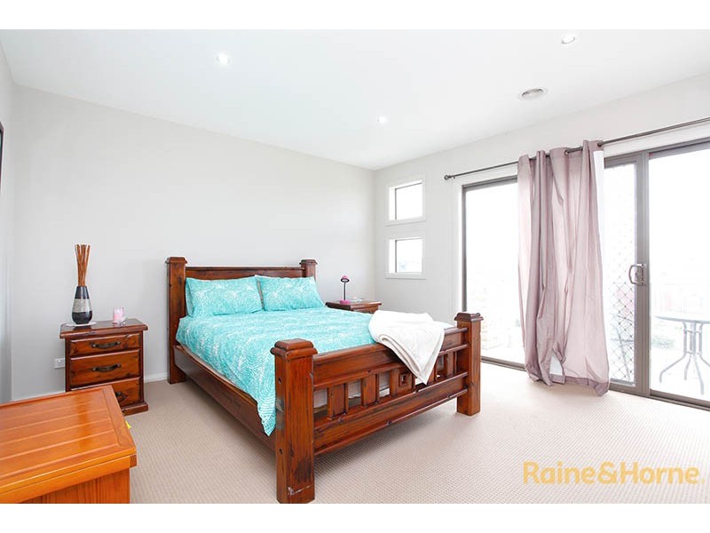 52 Linden Tree Way, Cranbourne North VIC 3977