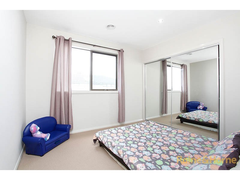 52 Linden Tree Way, Cranbourne North VIC 3977