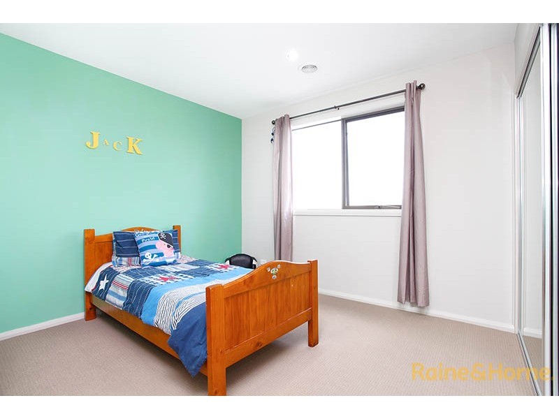 52 Linden Tree Way, Cranbourne North VIC 3977