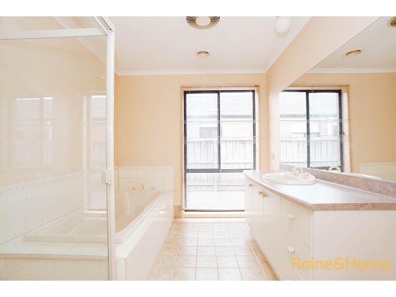 29 Sherwood Road, Narre Warren South VIC 3805
