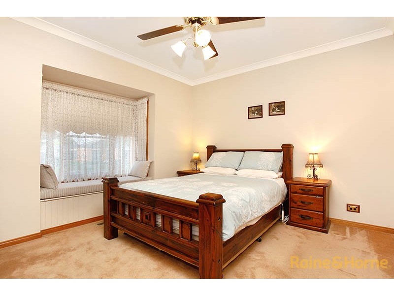 10 Peppertree Avenue, Narre Warren South VIC 3805