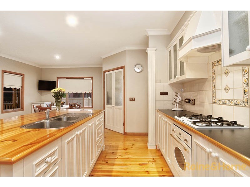 10 Peppertree Avenue, Narre Warren South VIC 3805