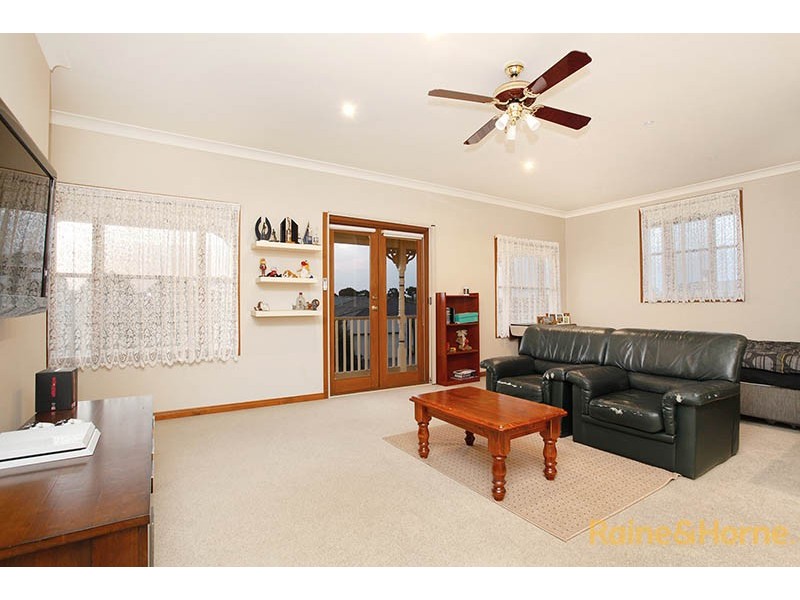 10 Peppertree Avenue, Narre Warren South VIC 3805