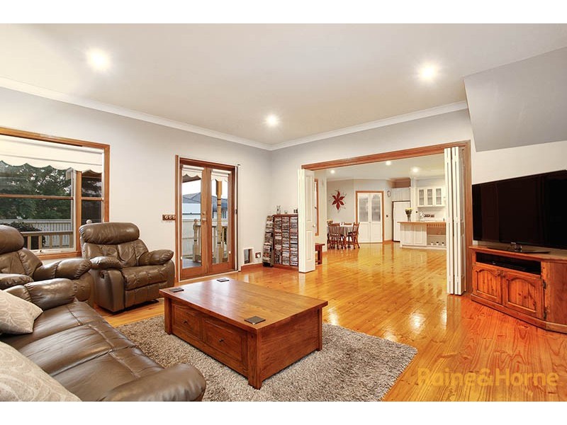 10 Peppertree Avenue, Narre Warren South VIC 3805