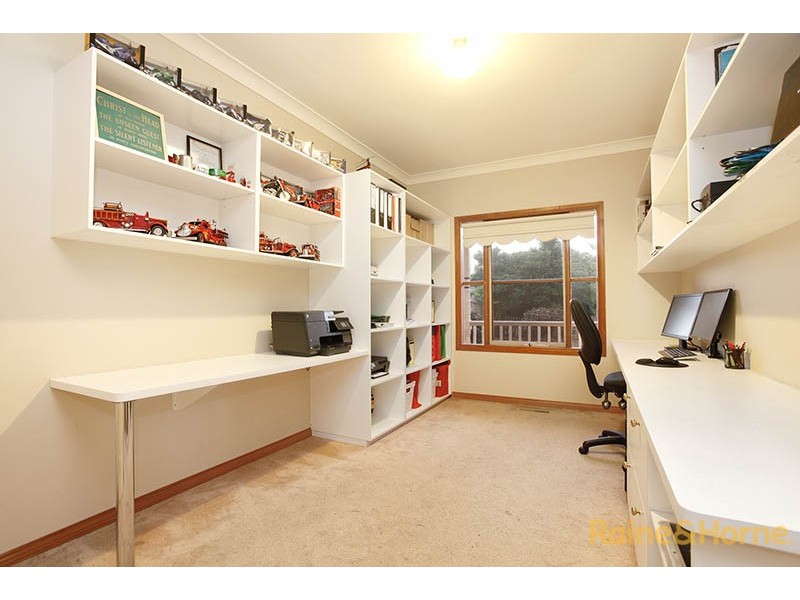 10 Peppertree Avenue, Narre Warren South VIC 3805