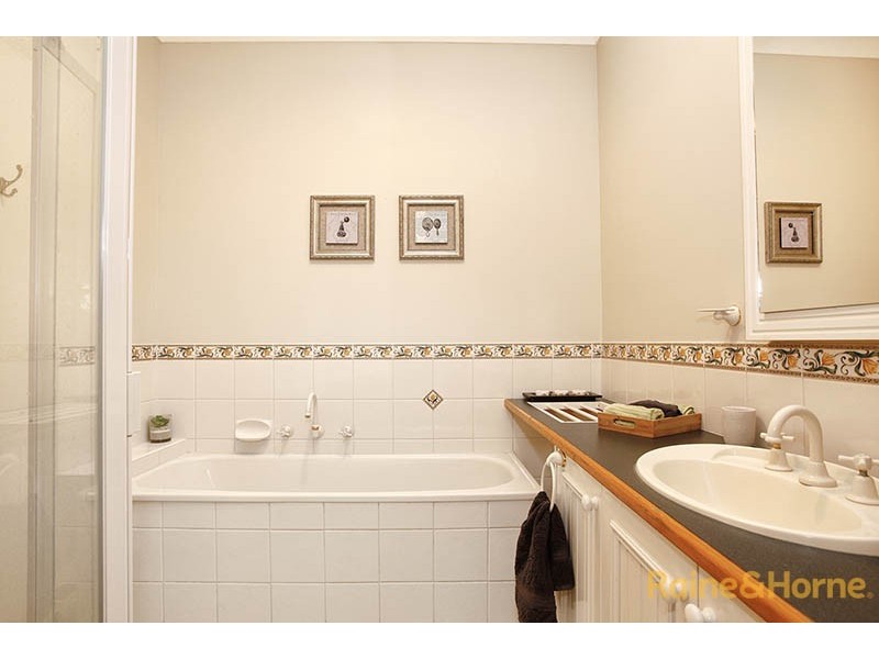 10 Peppertree Avenue, Narre Warren South VIC 3805