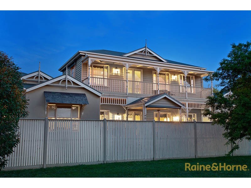 10 Peppertree Avenue, Narre Warren South VIC 3805