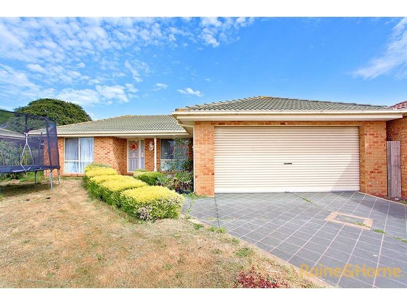 13 Arnica Close, Hampton Park VIC 3976