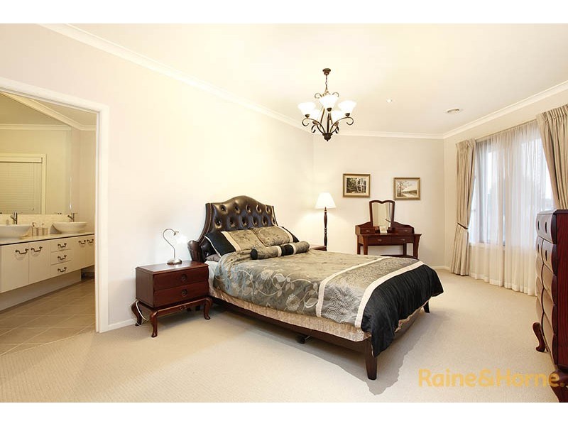 28 Skipperstone Glen, Narre Warren South VIC 3805