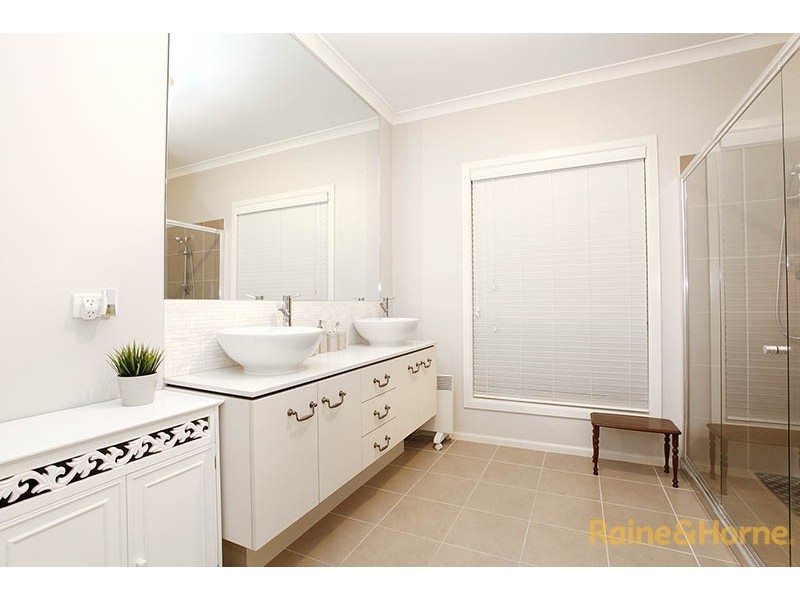 28 Skipperstone Glen, Narre Warren South VIC 3805