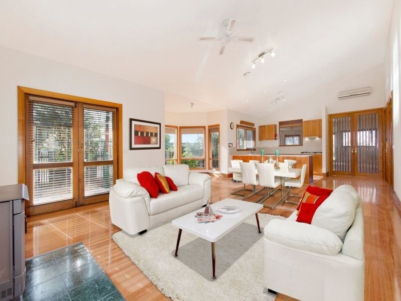 5 The Esplanade, Narre Warren South VIC 3805