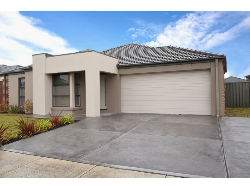 31 Fieldstone Avenue, Cranbourne North VIC 3977