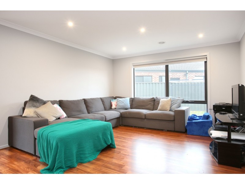 31 Fieldstone Avenue, Cranbourne North VIC 3977