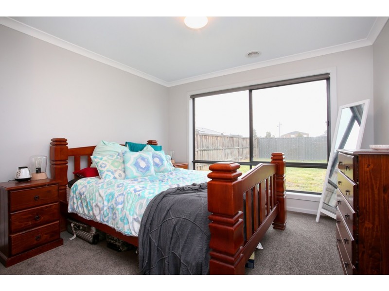 31 Fieldstone Avenue, Cranbourne North VIC 3977