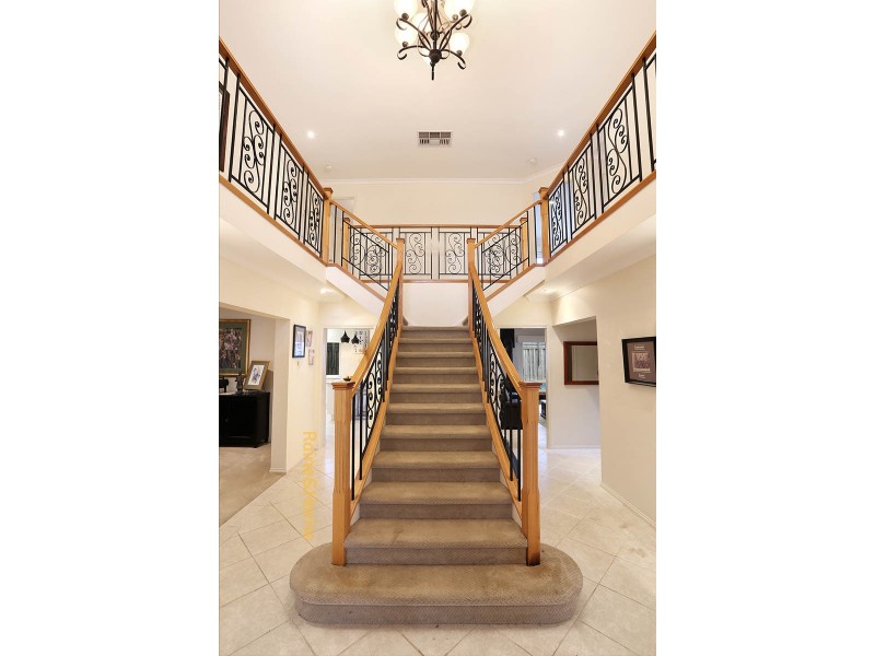 8 View Park Circuit, Narre Warren South VIC 3805