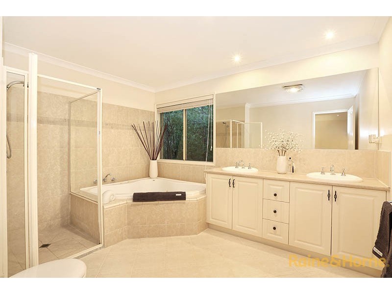 8 View Park Circuit, Narre Warren South VIC 3805