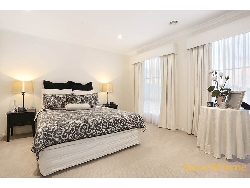 8 View Park Circuit, Narre Warren South VIC 3805