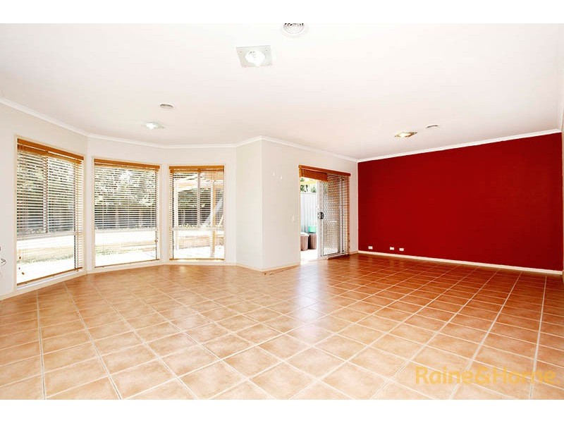 10 Kenton Walk, Narre Warren South VIC 3805