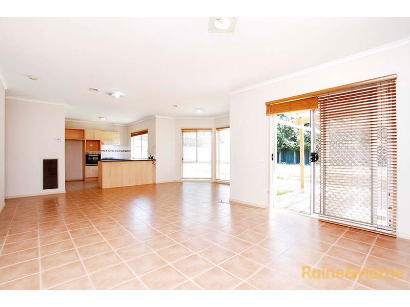 10 Kenton Walk, Narre Warren South VIC 3805