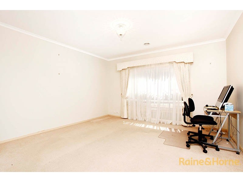 10 Kenton Walk, Narre Warren South VIC 3805