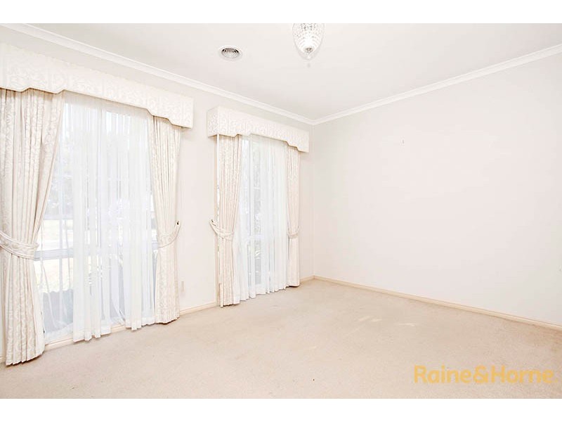 10 Kenton Walk, Narre Warren South VIC 3805