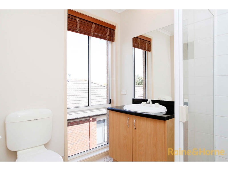 10 Kenton Walk, Narre Warren South VIC 3805