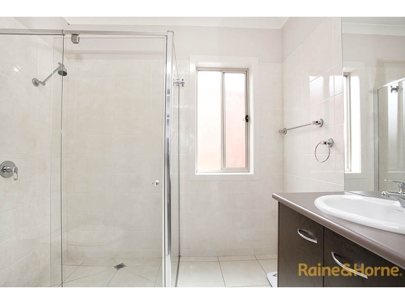 33 Kindred Avenue, Cranbourne North VIC 3977