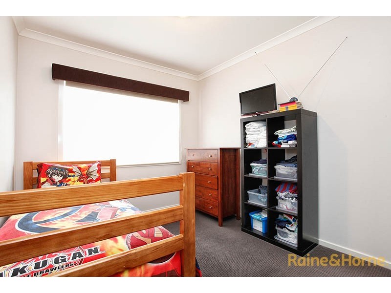 33 Kindred Avenue, Cranbourne North VIC 3977