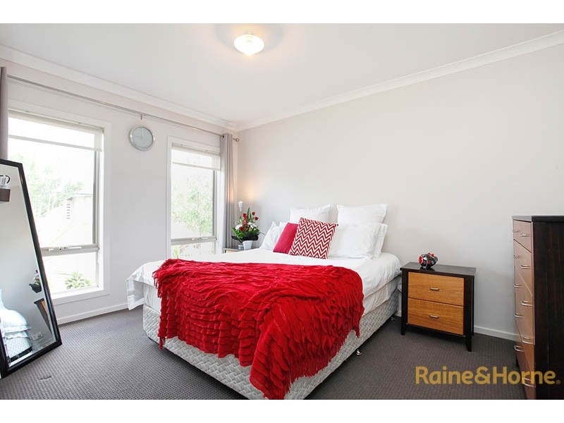 33 Kindred Avenue, Cranbourne North VIC 3977