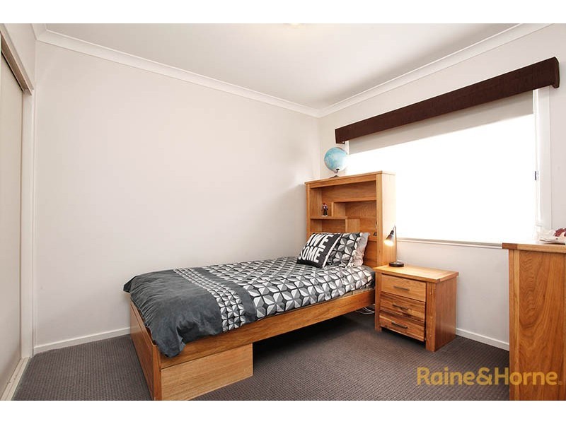 33 Kindred Avenue, Cranbourne North VIC 3977