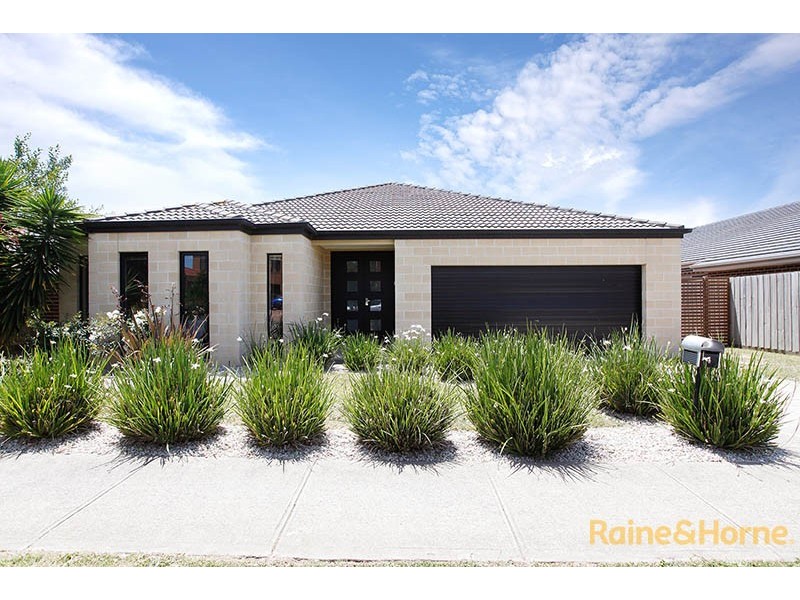 4 Cherrywood Way, Narre Warren South VIC 3805