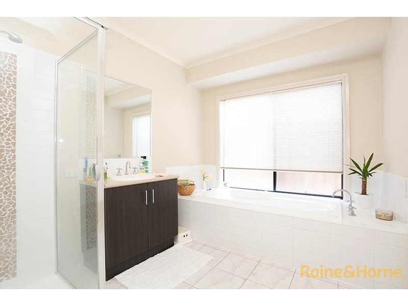 4 Cherrywood Way, Narre Warren South VIC 3805