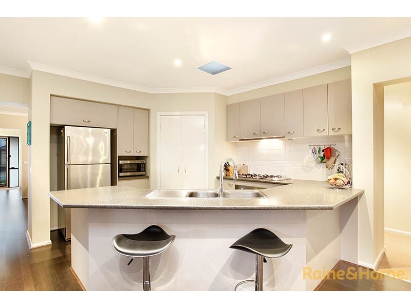 28 Vert Avenue, Narre Warren South VIC 3805