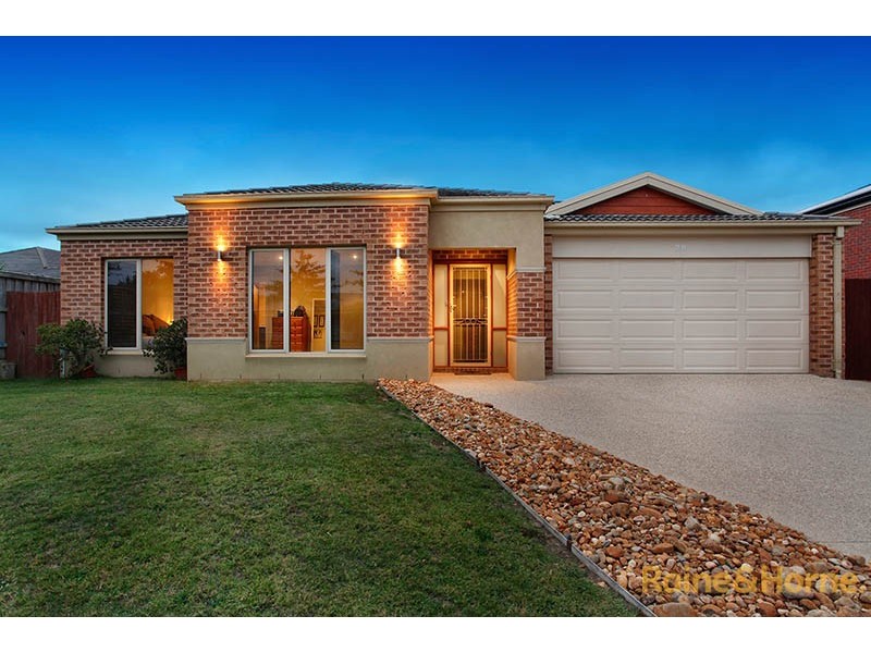 28 Vert Avenue, Narre Warren South VIC 3805