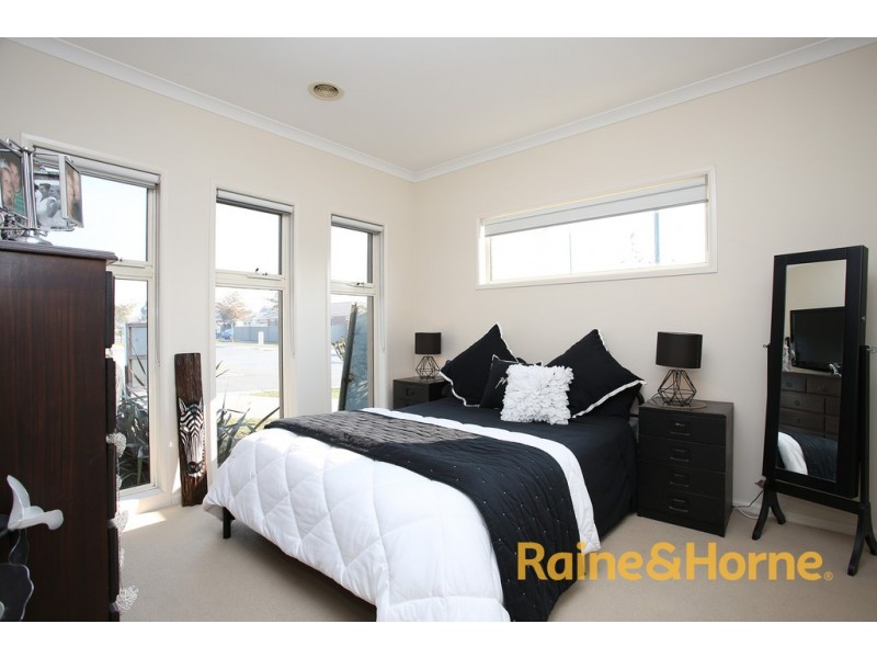 46 Tyndall Street, Cranbourne East VIC 3977