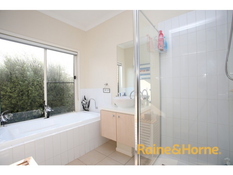 46 Tyndall Street, Cranbourne East VIC 3977