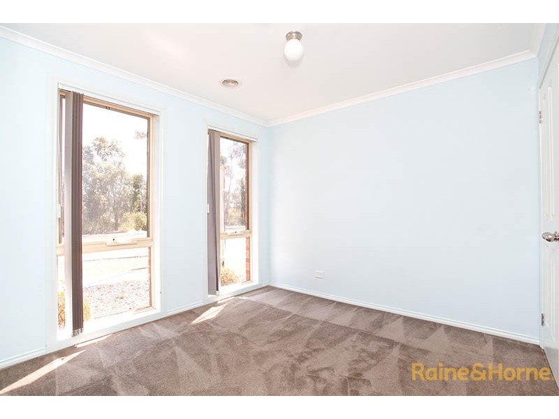 53 Fallingwater Drive, Pakenham VIC 3810