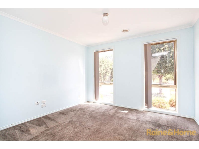 53 Fallingwater Drive, Pakenham VIC 3810