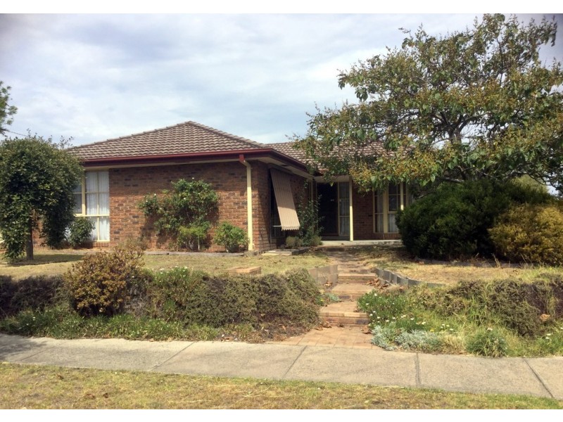 2 Sapphire Drive, Hampton Park VIC 3976