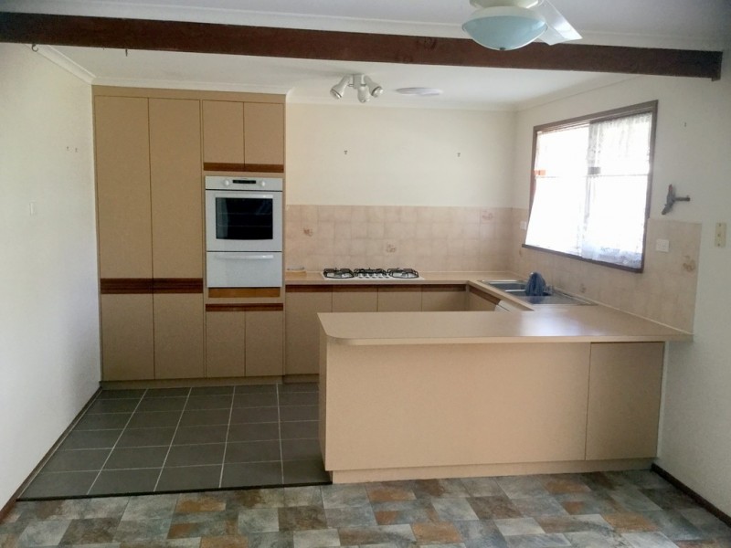 2 Sapphire Drive, Hampton Park VIC 3976