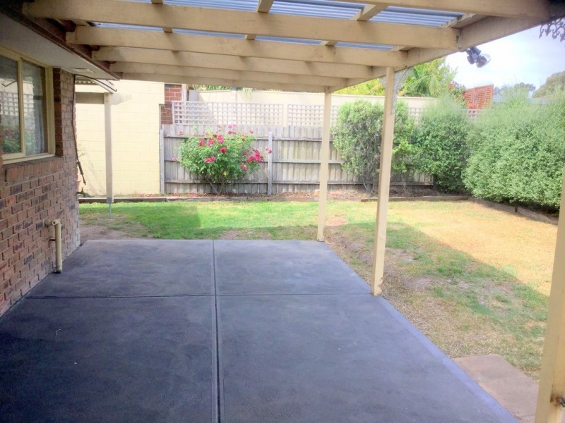 2 Sapphire Drive, Hampton Park VIC 3976