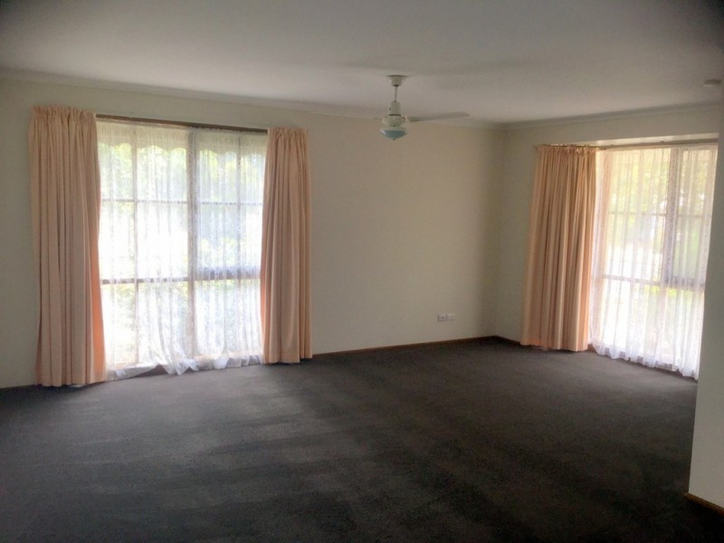 2 Sapphire Drive, Hampton Park VIC 3976