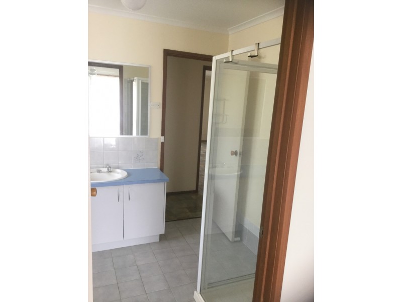 2 Sapphire Drive, Hampton Park VIC 3976