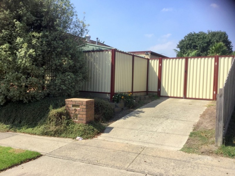 2 Sapphire Drive, Hampton Park VIC 3976
