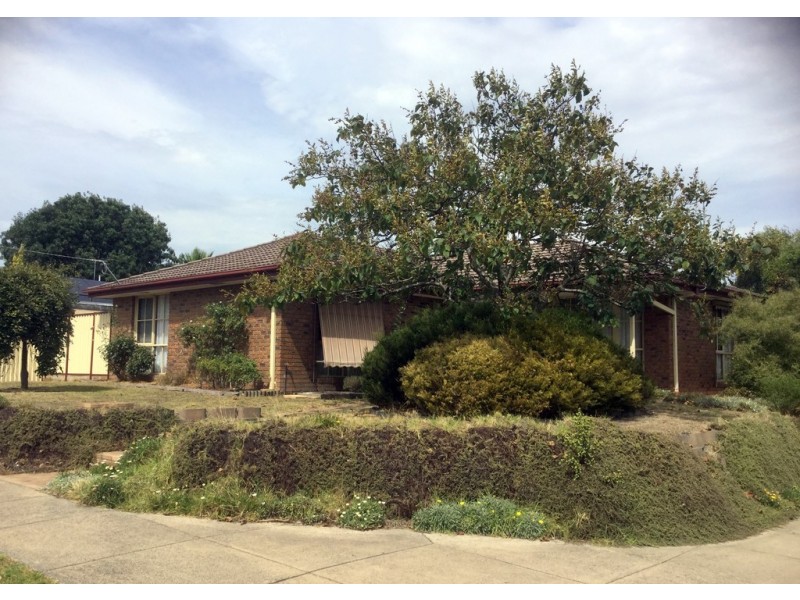 2 Sapphire Drive, Hampton Park VIC 3976